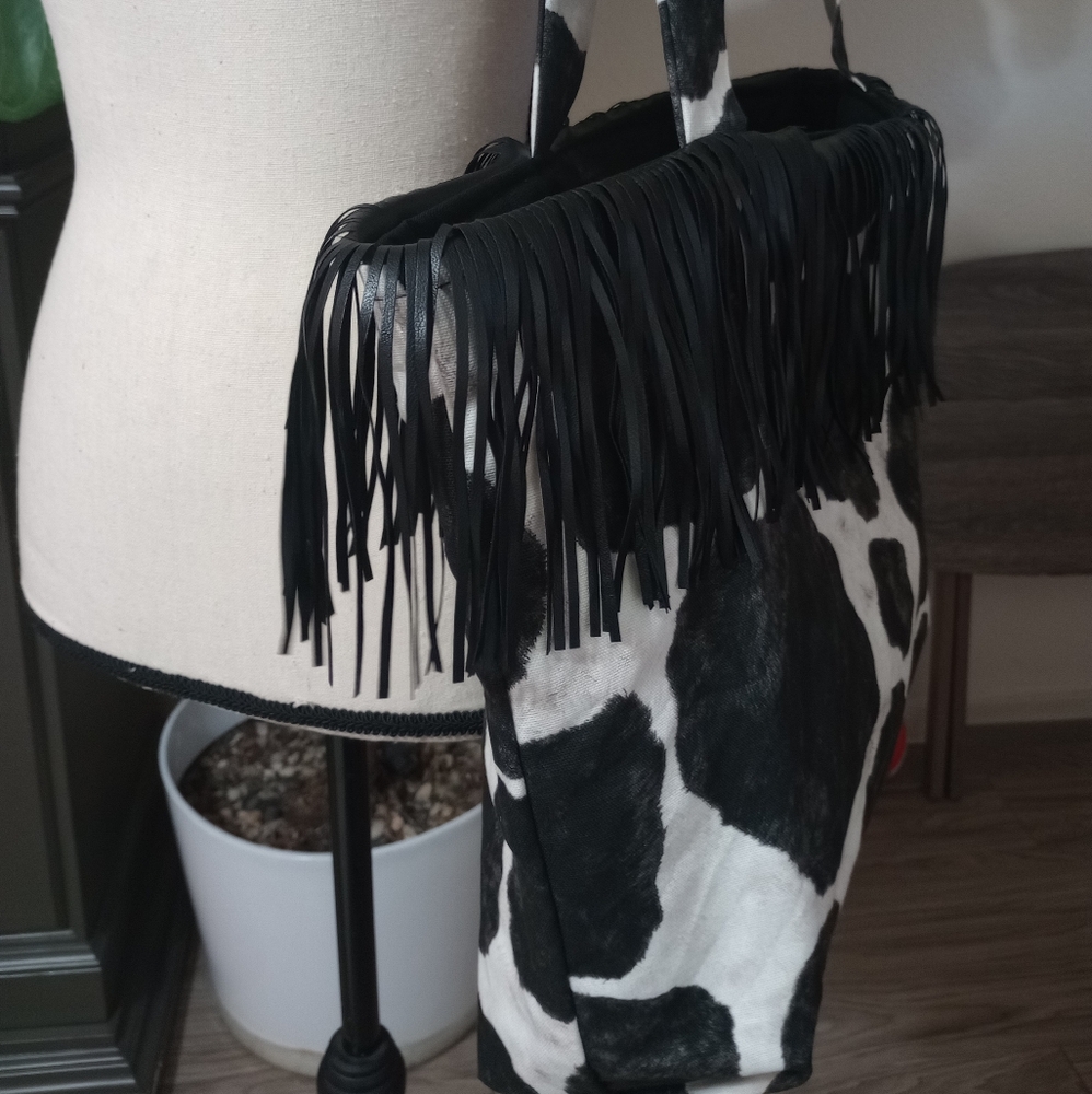 Black and White Fringe Tote Bag - Picture 5 of 13